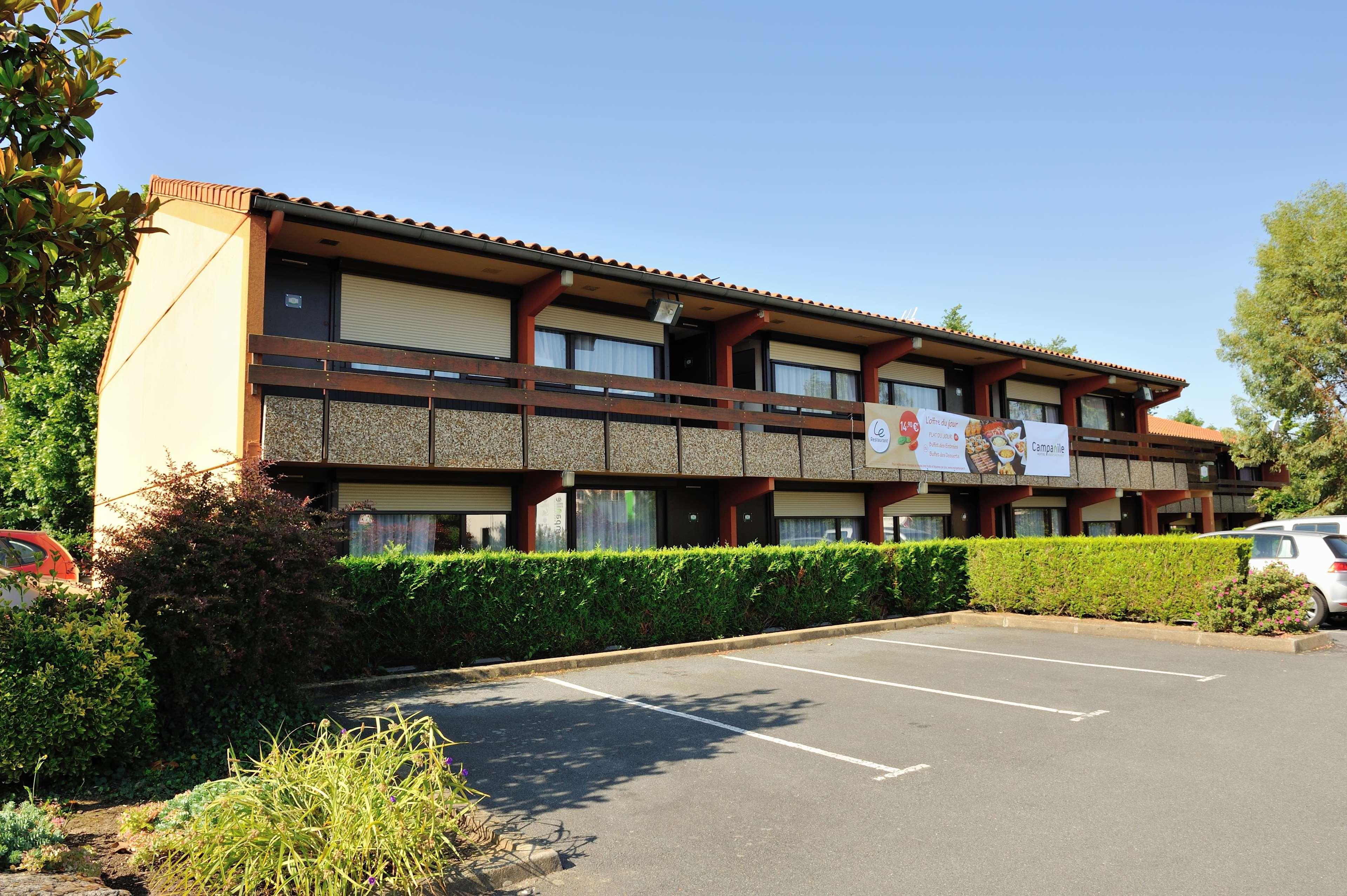 Campanile Cholet Hotel Exterior photo