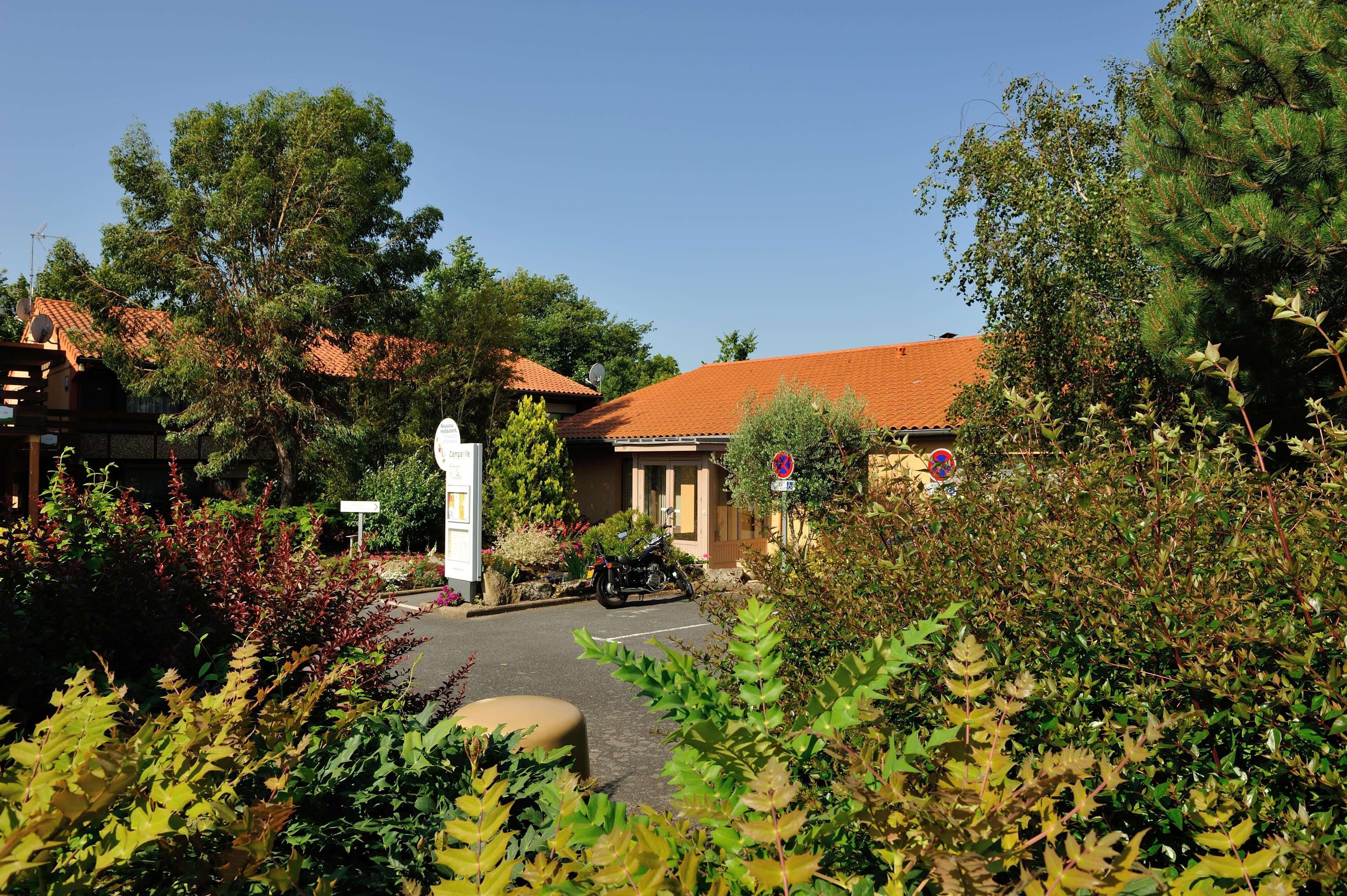 Campanile Cholet Hotel Exterior photo