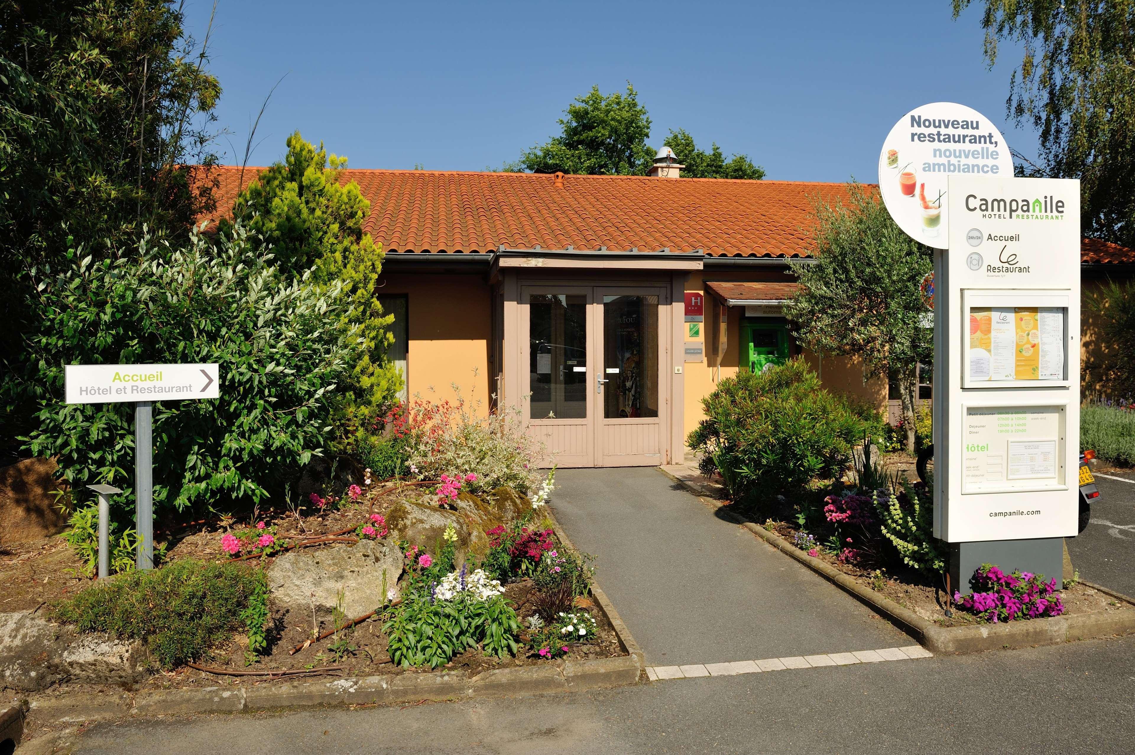 Campanile Cholet Hotel Exterior photo